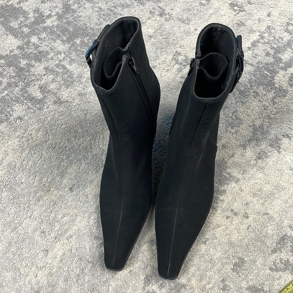 Stuart Weitzman Buckle Kitten Heel Ankle Boots Pointed Toe Witchy Black Sz 8.5 N - Picture 4 of 13